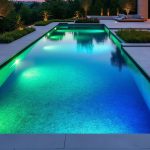 découvrez la rénovation spectaculaire à 14 millions de dollars du bassin réfléchissant, transformant un éclat bleu étoilé en un vert éclatant, alliant beauté et innovation.